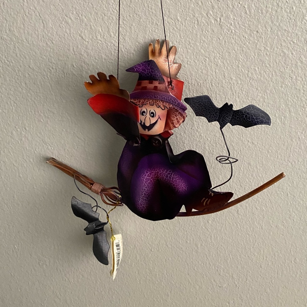 Halloween Flying Witch ornament/ decoration (AC)